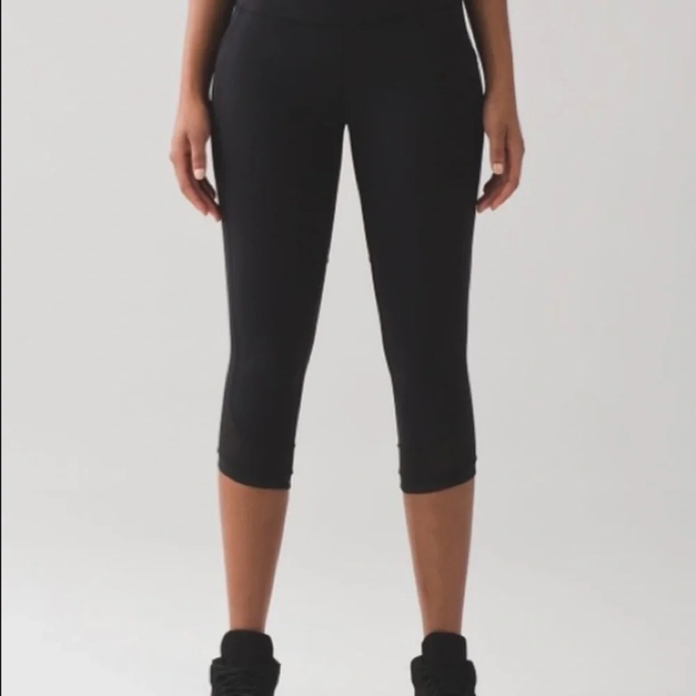 Lululemon Black Fit Physique Mesh Crop (19